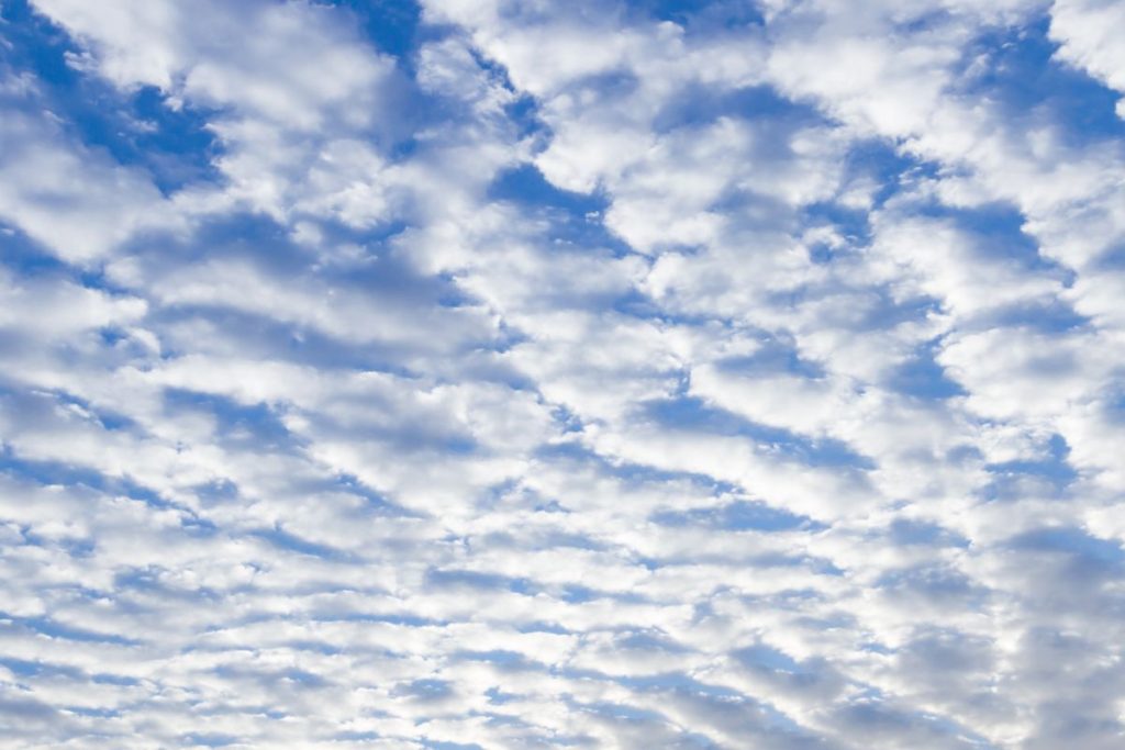 How Do You Identify Stratus Clouds?